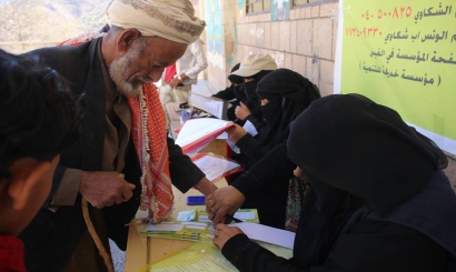 مؤسسة خديجة للتنمية تدشن المرحلة الاولى من توزيع السلل الغذائيه – مديرية مذيخره – محافظة اب
