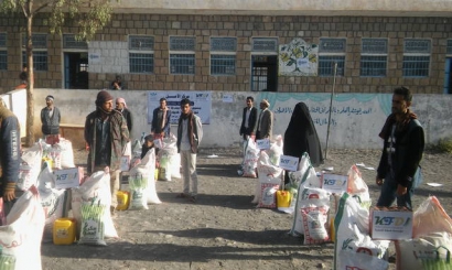 خديجة تختتم مشروع المساعدات الغذائية للنازحين والمتضررين بمديريه الرضمة