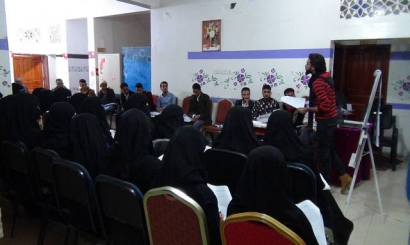 تقيم مؤسسة خديجة للتنمية الورشات التدريبية في مجال تخطيط وتنفيذ حملات المناصرة لبناء السلام وحقوق الإنسان بمحافظة ذمار